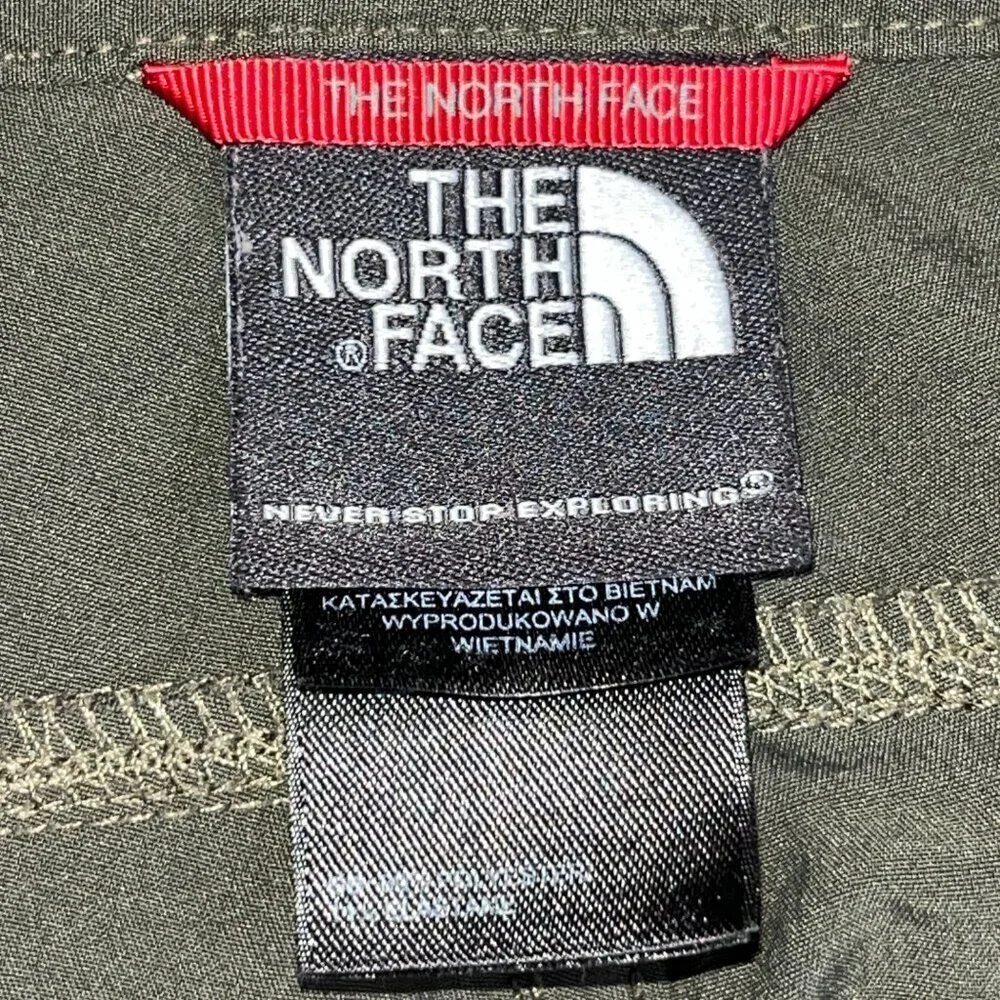 Vintage THE NORTH FACE Men's Cargo Shorts - Army Green Ombre / Fading - Size 30
